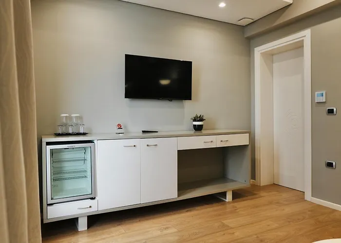 酒店 蓝天旅馆 Sarandë