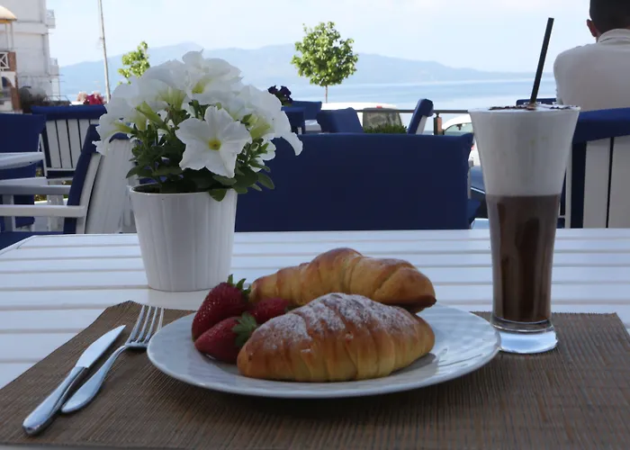 蓝天旅馆 酒店 Sarandë