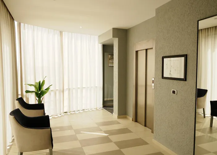 酒店 蓝天旅馆 Sarandë